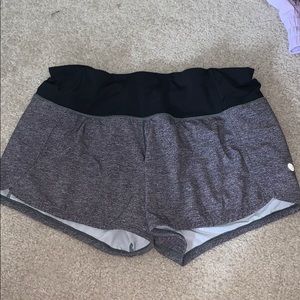 Lululemon heather gray/black speed up short size 6
